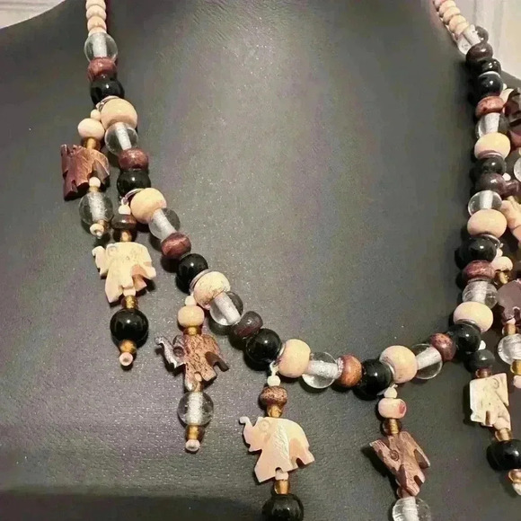 Vintage BoHo beaded necklace with elephants - Picture 2 of 2